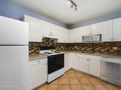 Tiny photo for 70 W Huron Street #605, Chicago, IL 60654 (MLS # 12766573)