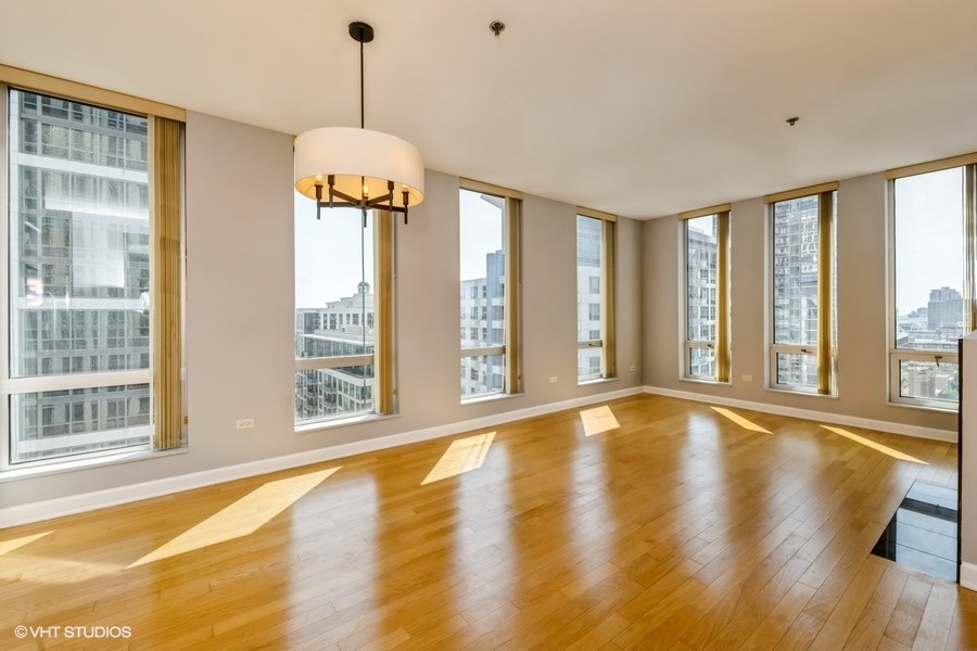 1250 S Michigan Avenue 2002