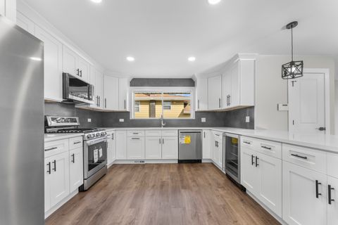 Tiny photo for 634 N Kenilworth Avenue, Elmhurst, IL 60126 (MLS # 12518071)