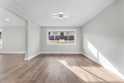 Tiny photo for 634 N Kenilworth Avenue, Elmhurst, IL 60126 (MLS # 12518071)