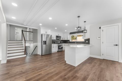 Tiny photo for 634 N Kenilworth Avenue, Elmhurst, IL 60126 (MLS # 12518071)