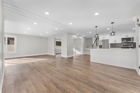 Tiny photo for 634 N Kenilworth Avenue, Elmhurst, IL 60126 (MLS # 12518071)