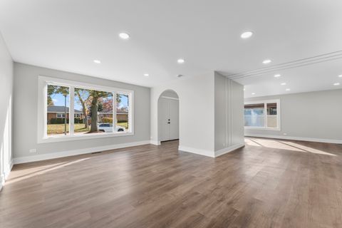 Tiny photo for 634 N Kenilworth Avenue, Elmhurst, IL 60126 (MLS # 12518071)