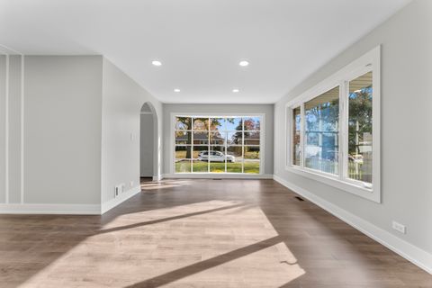 Tiny photo for 634 N Kenilworth Avenue, Elmhurst, IL 60126 (MLS # 12518071)