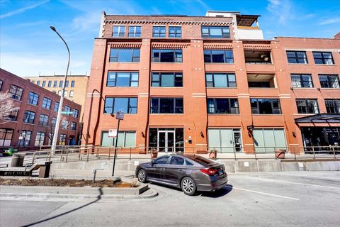 1118 W FULTON Street 202 Chicago IL 60607