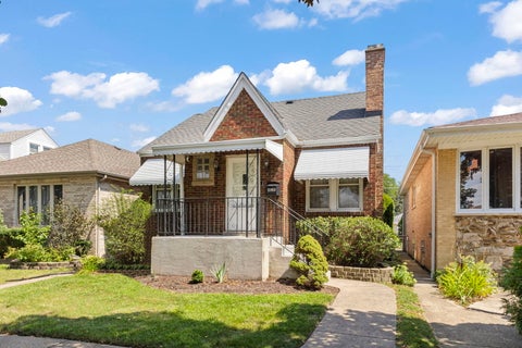 Photo of 2353 Hainsworth Avenue, North Riverside, IL 60546 (MLS # 12736647)