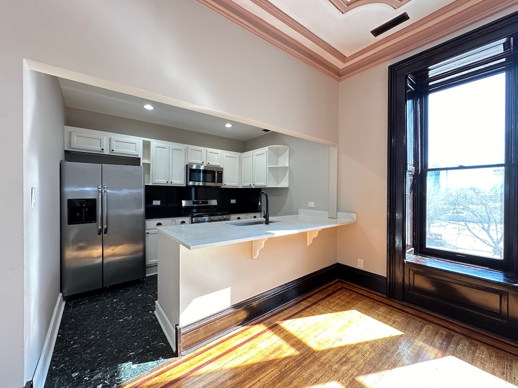 238 S Ashland Avenue