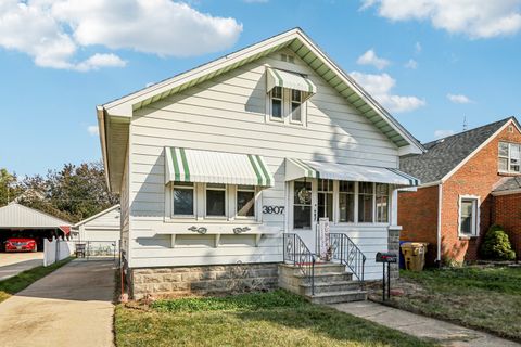 Photo of 3907 16th Avenue, Kenosha, WI 53140 (MLS # 12485113)