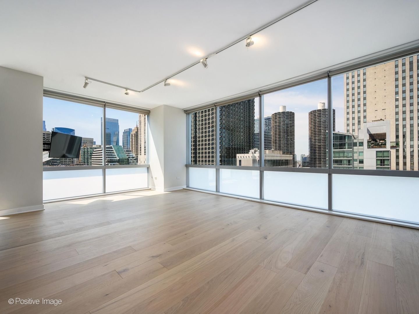8 E RANDOLPH Street 2105