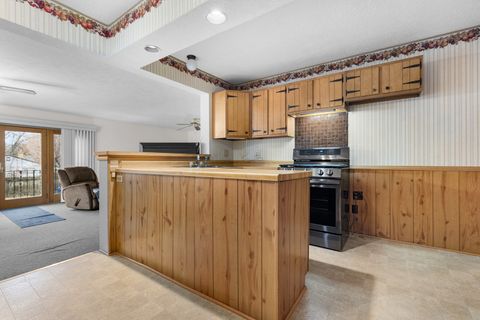 Tiny photo for 2239 Ohio Parkway, Rockford, IL 61108 (MLS # 12524453)