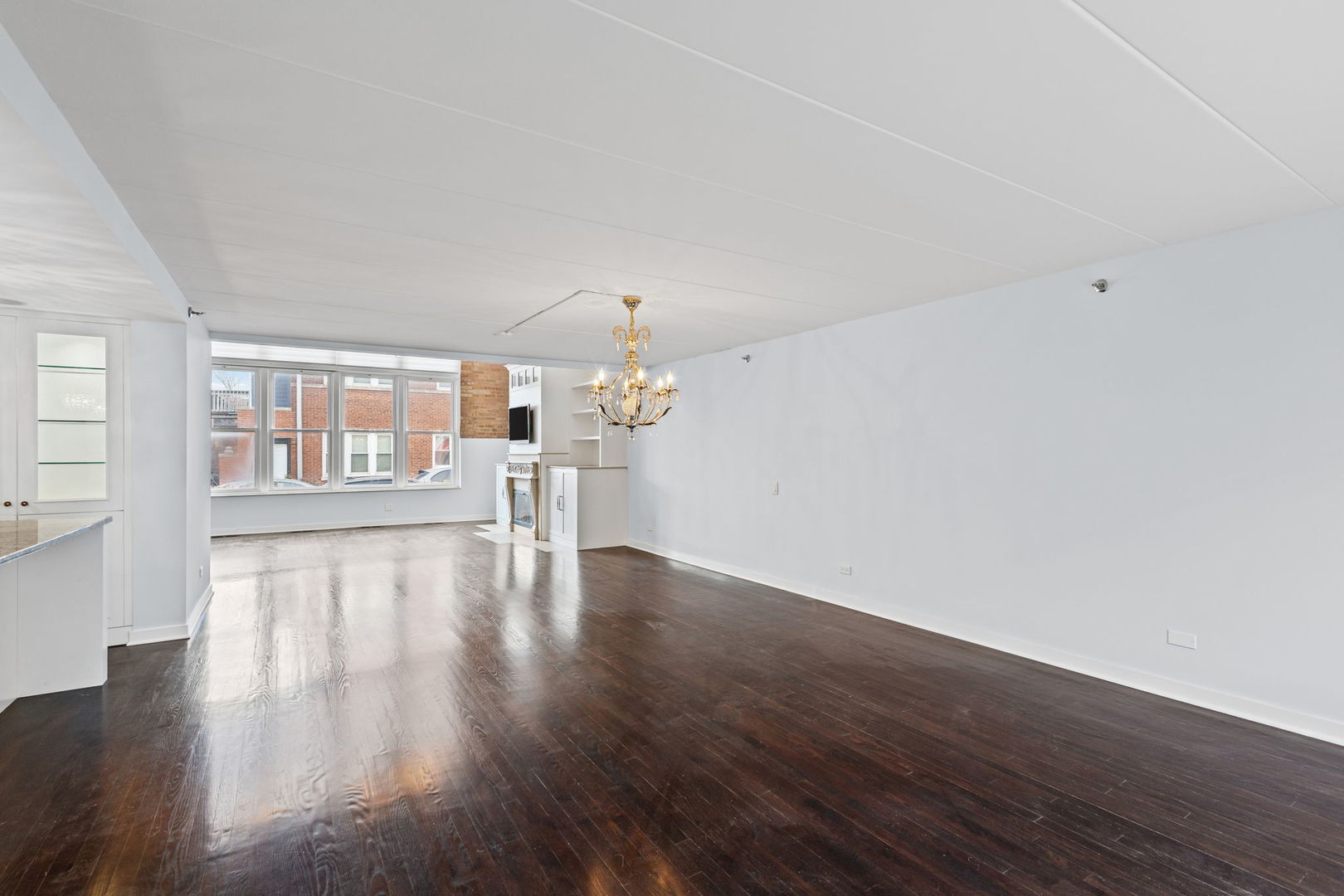 1300 W Altgeld Street 103