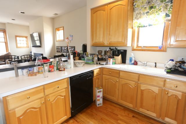 929 W WOLFRAM Street 2