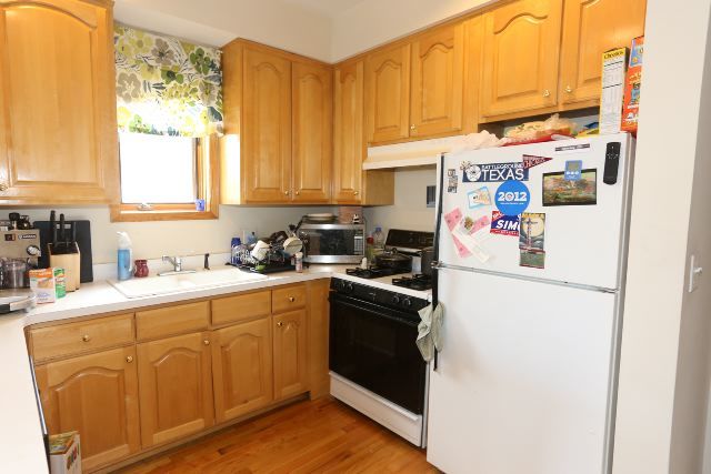 929 W WOLFRAM Street 2