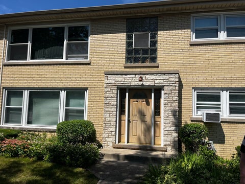 Photo of 2010 S Crescent Avenue #2-C, Park Ridge, IL 60068 (MLS # 12742397)