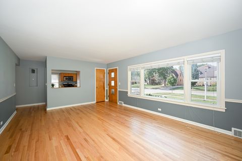 Tiny photo for 325 N Highview Avenue, Elmhurst, IL 60126 (MLS # 12450289)