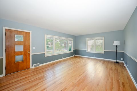 Tiny photo for 325 N Highview Avenue, Elmhurst, IL 60126 (MLS # 12450289)