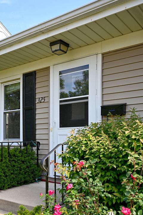 Tiny photo for 325 N Highview Avenue, Elmhurst, IL 60126 (MLS # 12450289)