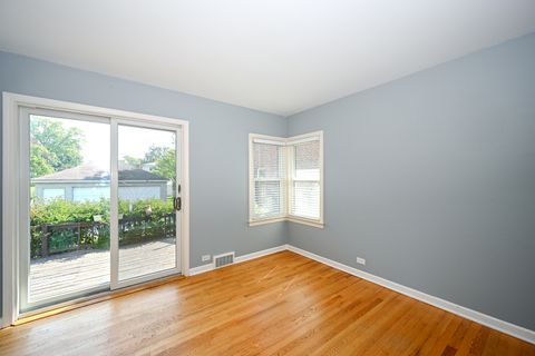 Tiny photo for 325 N Highview Avenue, Elmhurst, IL 60126 (MLS # 12450289)