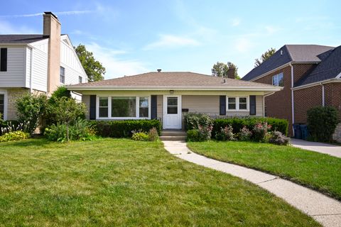 Photo of 325 N Highview Avenue, Elmhurst, IL 60126 (MLS # 12450289)