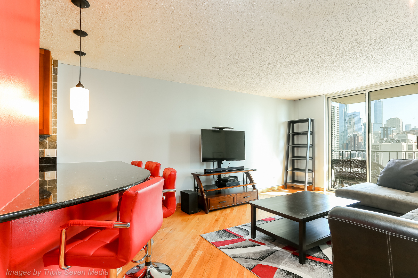 1212 N La Salle Drive 1905