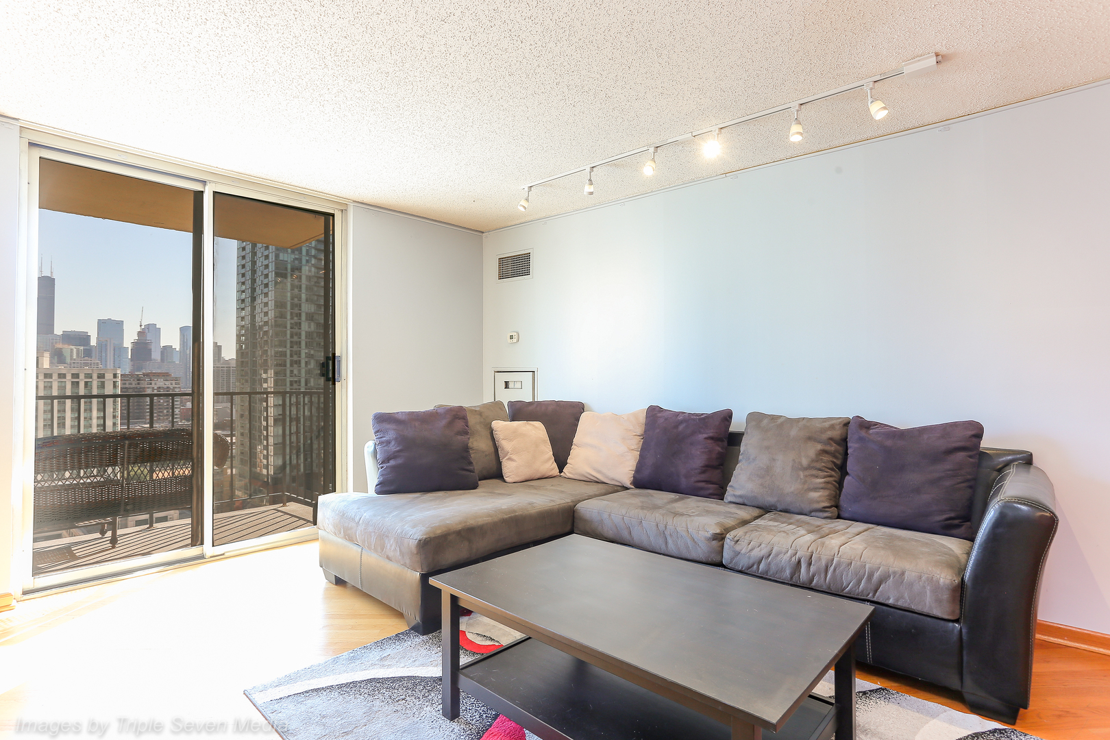 1212 N La Salle Drive 1905