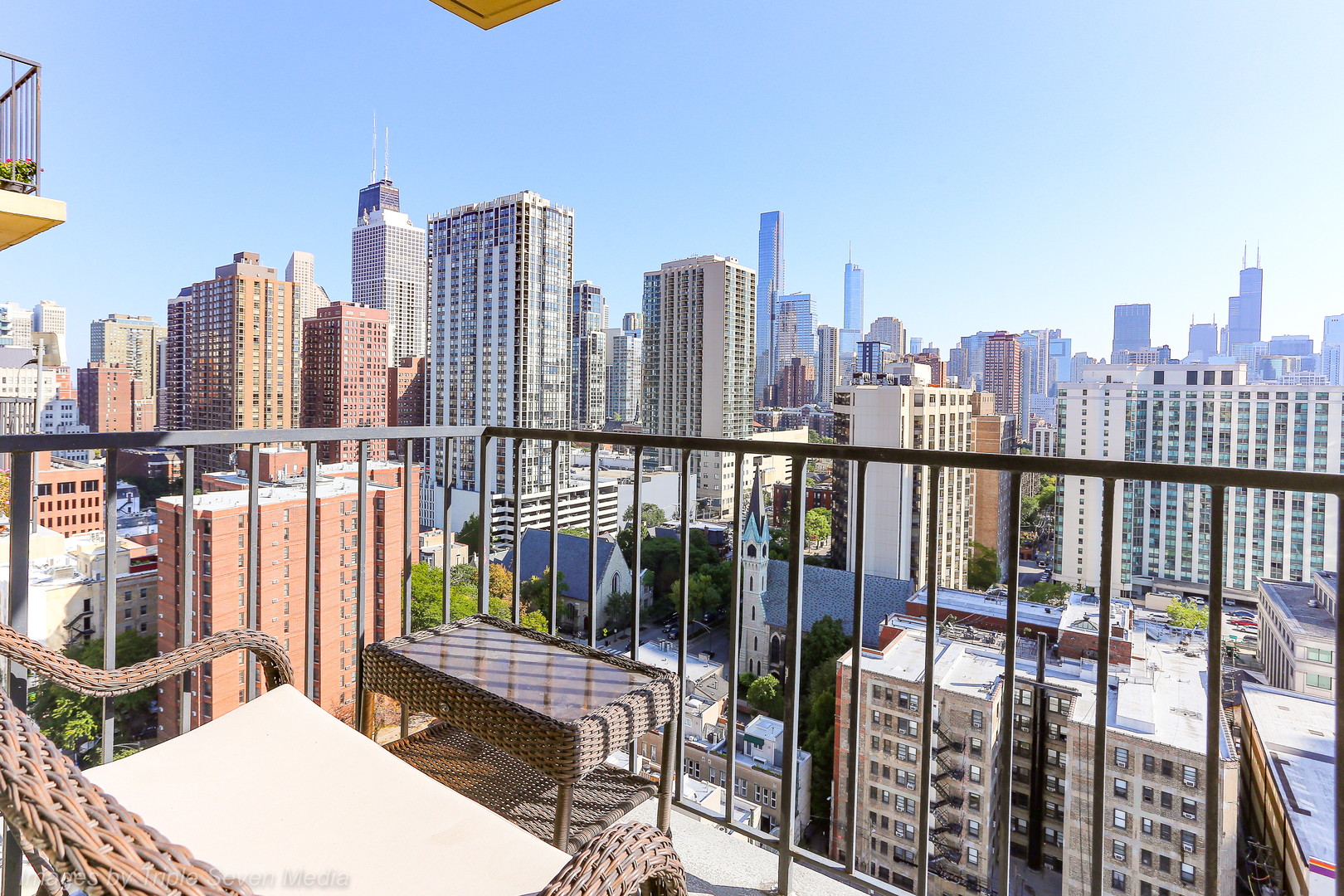 1212 N La Salle Drive 1905