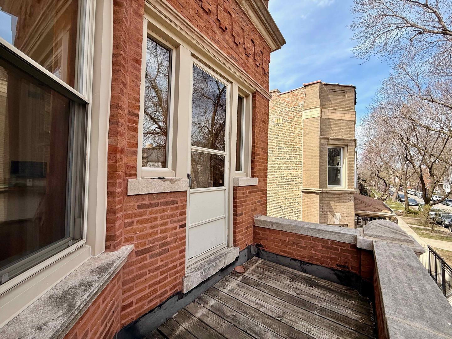 2414 N Spaulding Avenue 2f