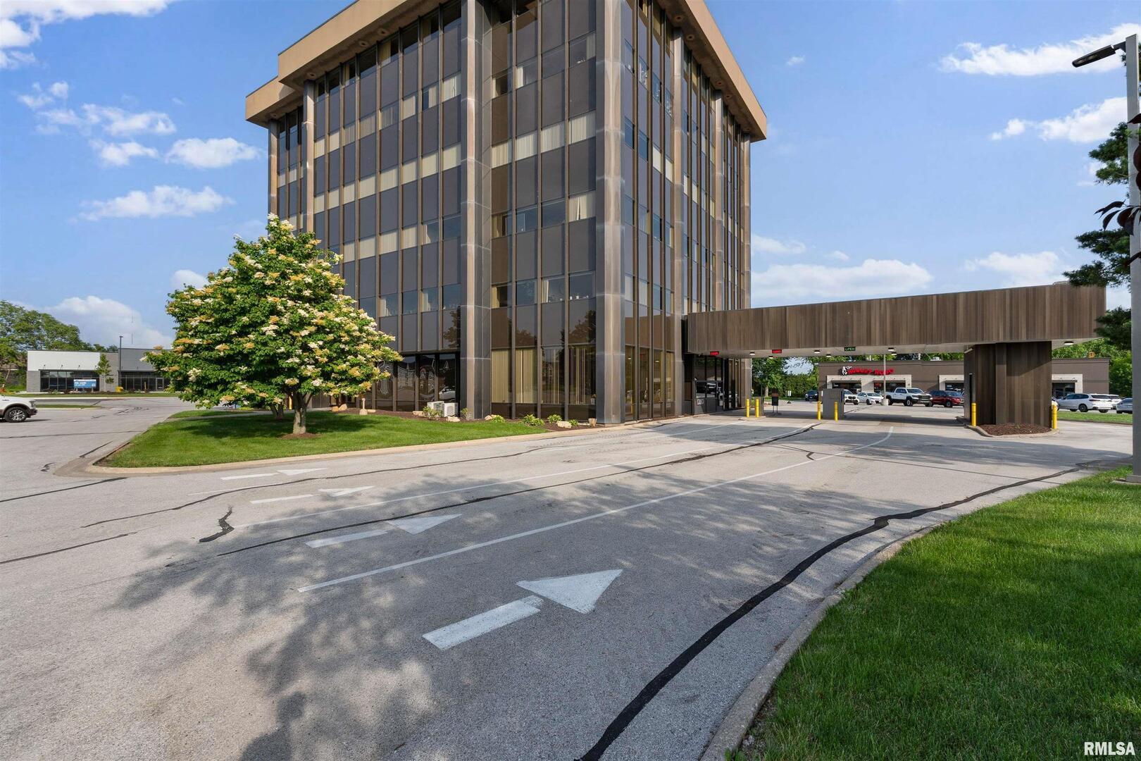 2550 MIDDLE Road 402