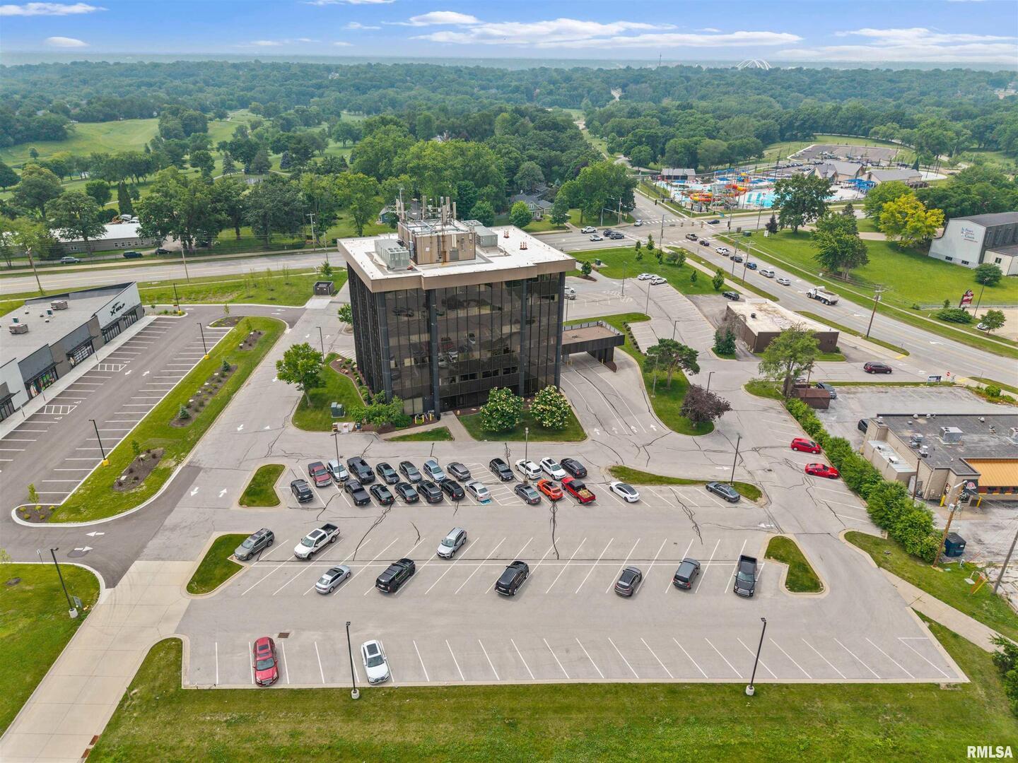 2550 MIDDLE Road 402