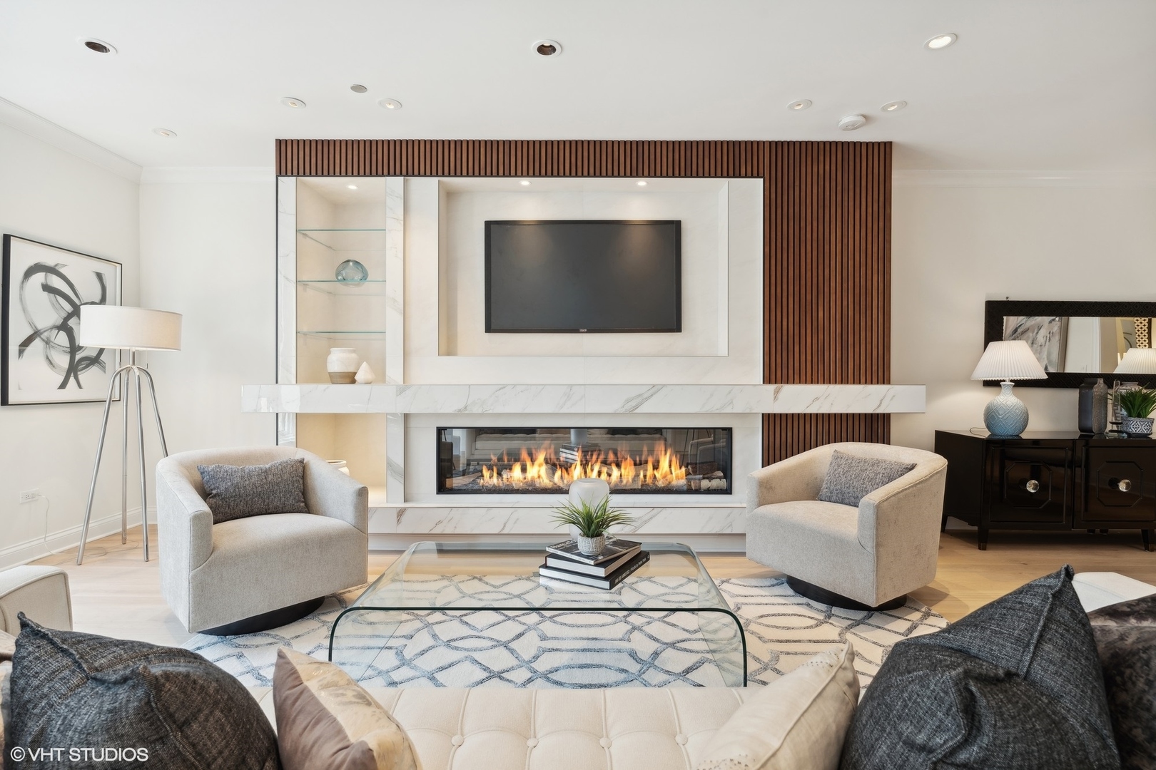 10 E Delaware Place 16B