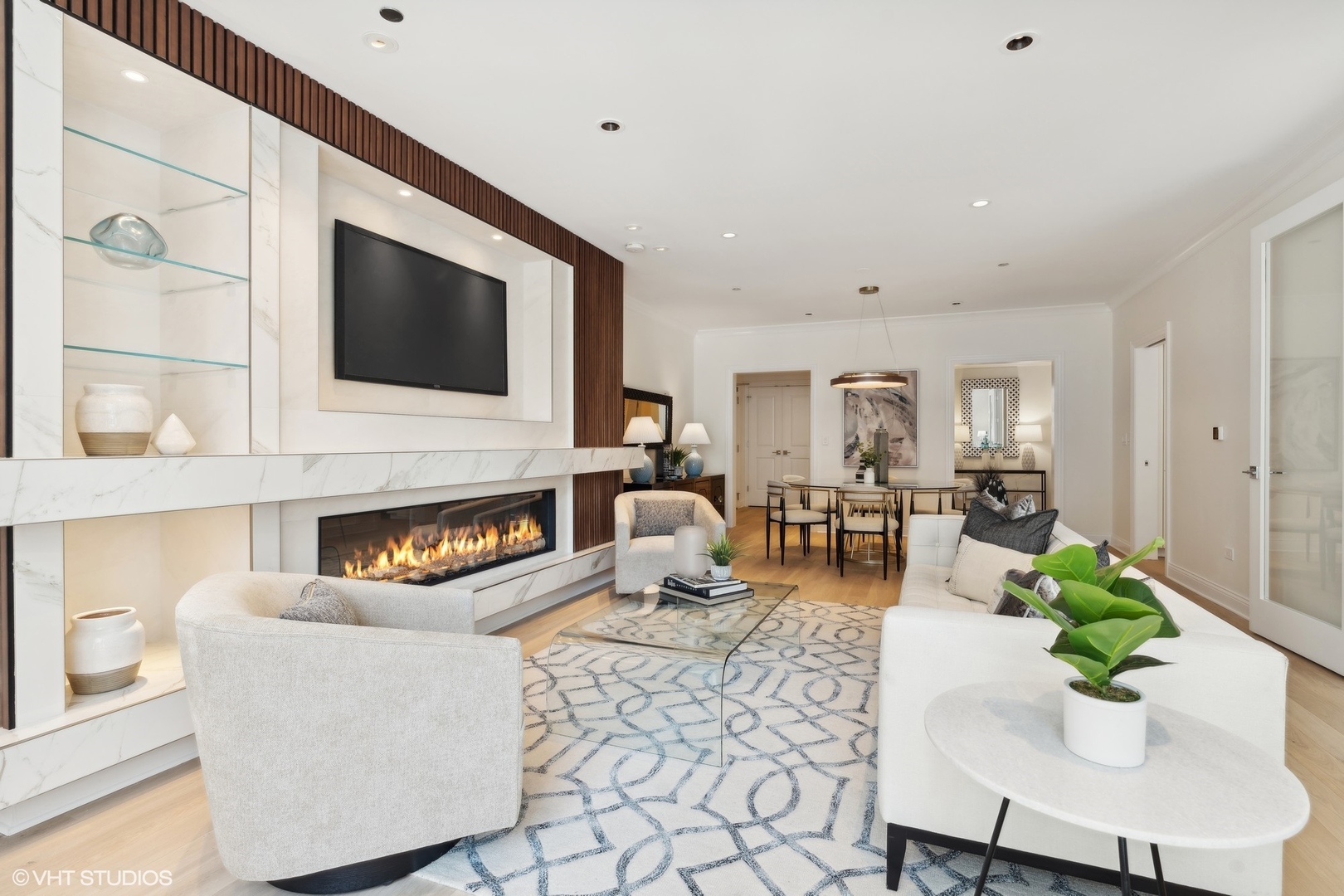 10 E Delaware Place 16B