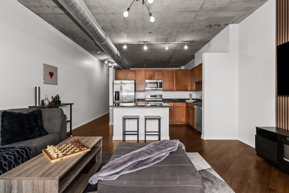 1000 N Kingsbury Street 304