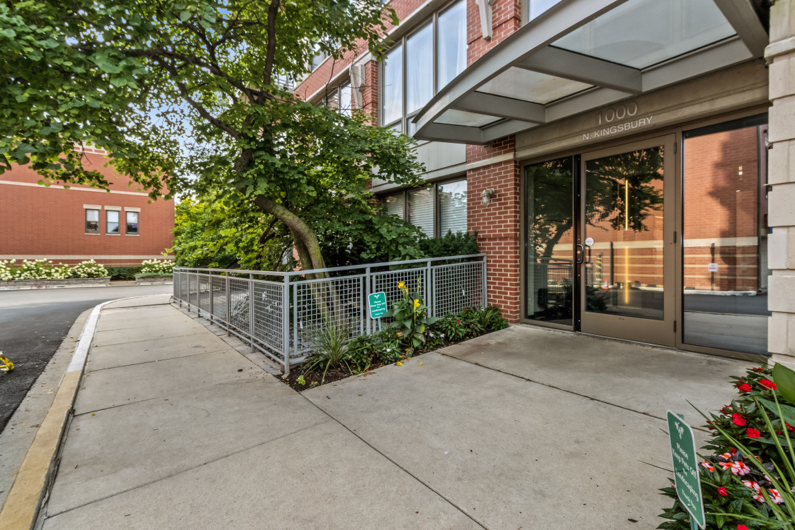 1000 N Kingsbury Street 304
