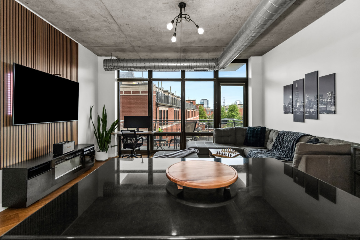 1000 N Kingsbury Street 304