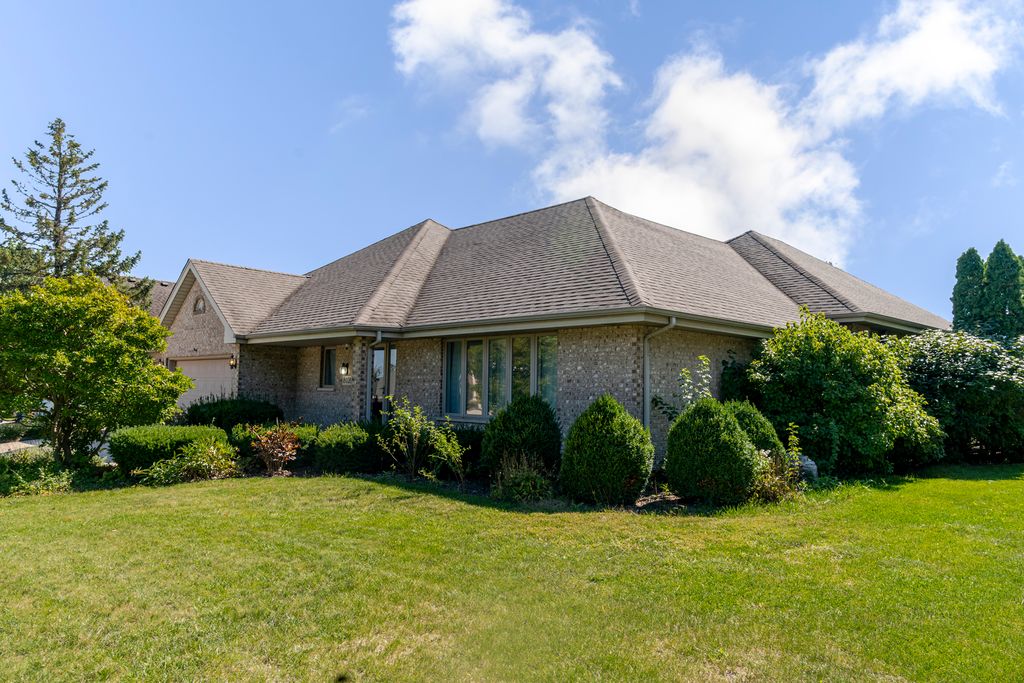 Photo for 18028 Esther Drive, Orland Park, IL 60467 (MLS # 12506072)