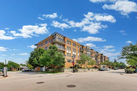 Tiny photo for 135 S YORK Street #520, Elmhurst, IL 60126 (MLS # 12712044)