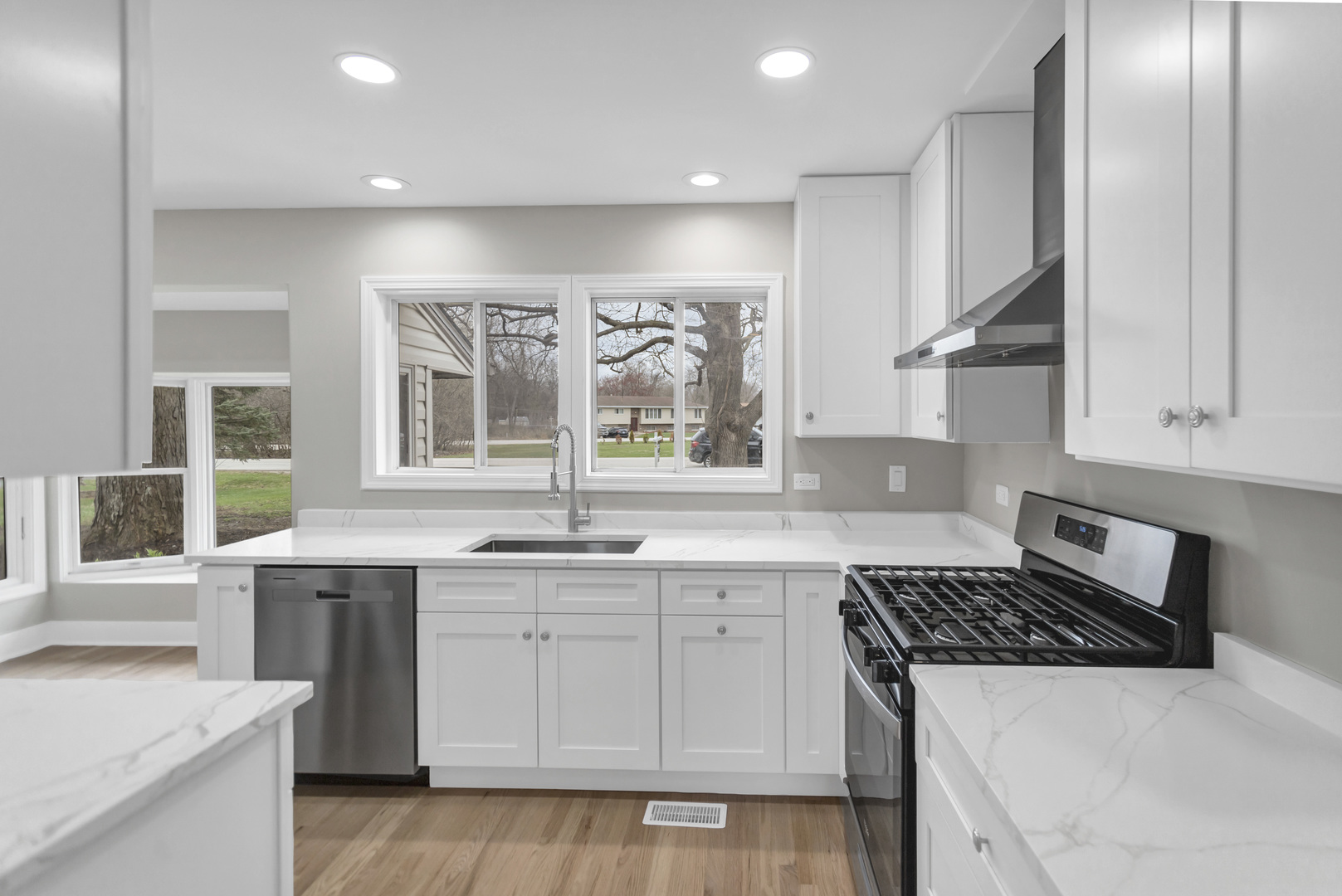 3N531 N Locust Avenue