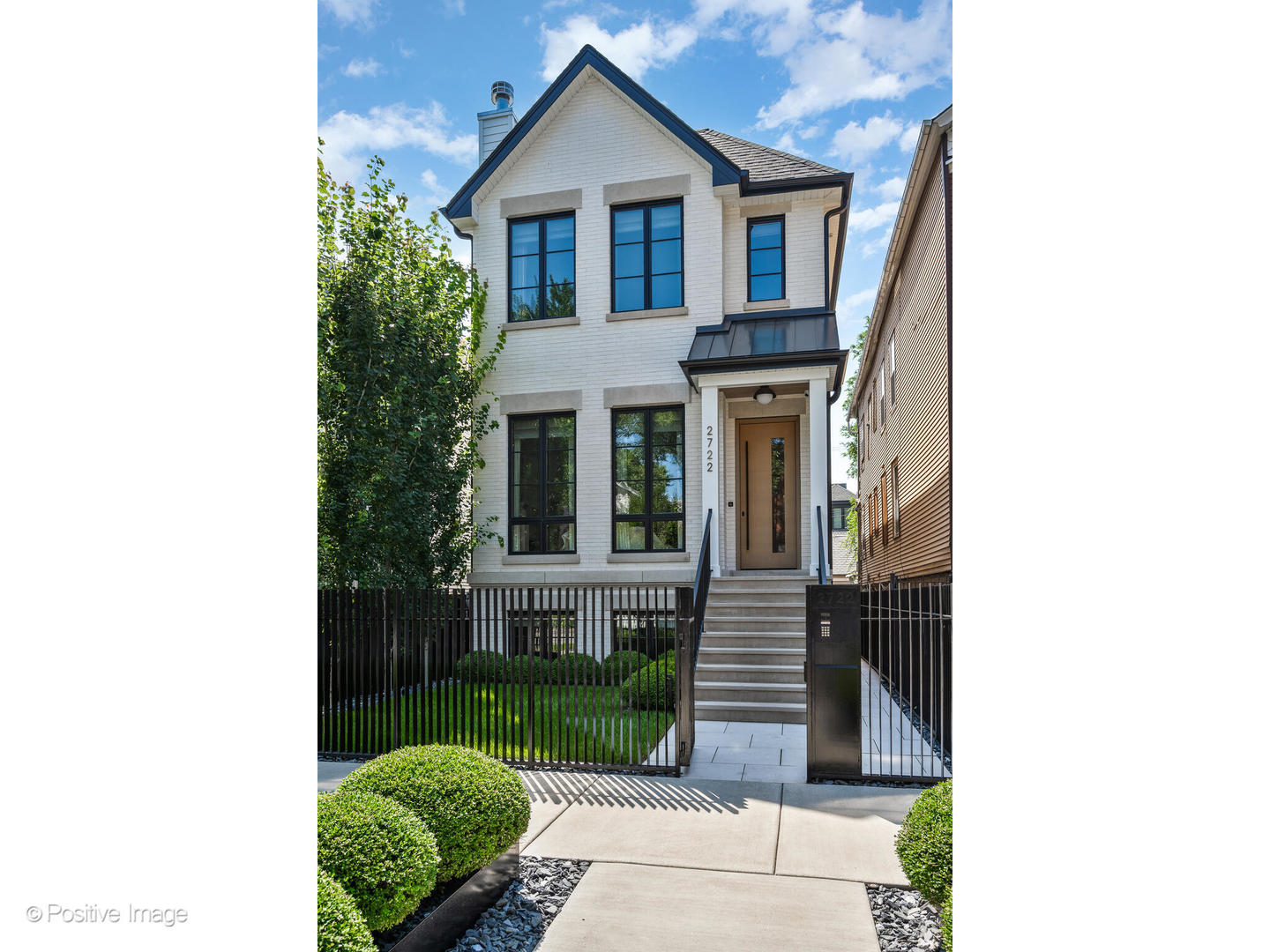 2722 N Magnolia Avenue