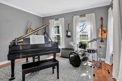 Tiny photo for 1614 Sawyer Avenue, Glen Ellyn, IL 60137 (MLS # 12611896)