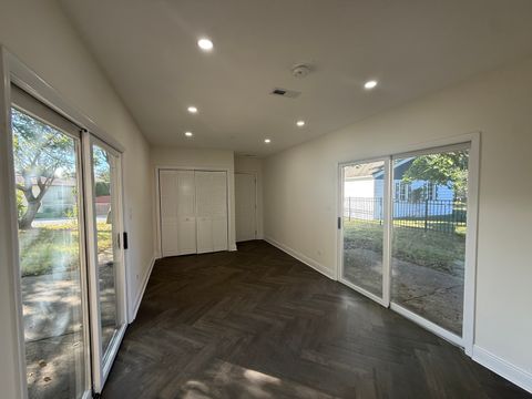 Tiny photo for 881 E Thacker Street, Des Plaines, IL 60016 (MLS # 12490987)