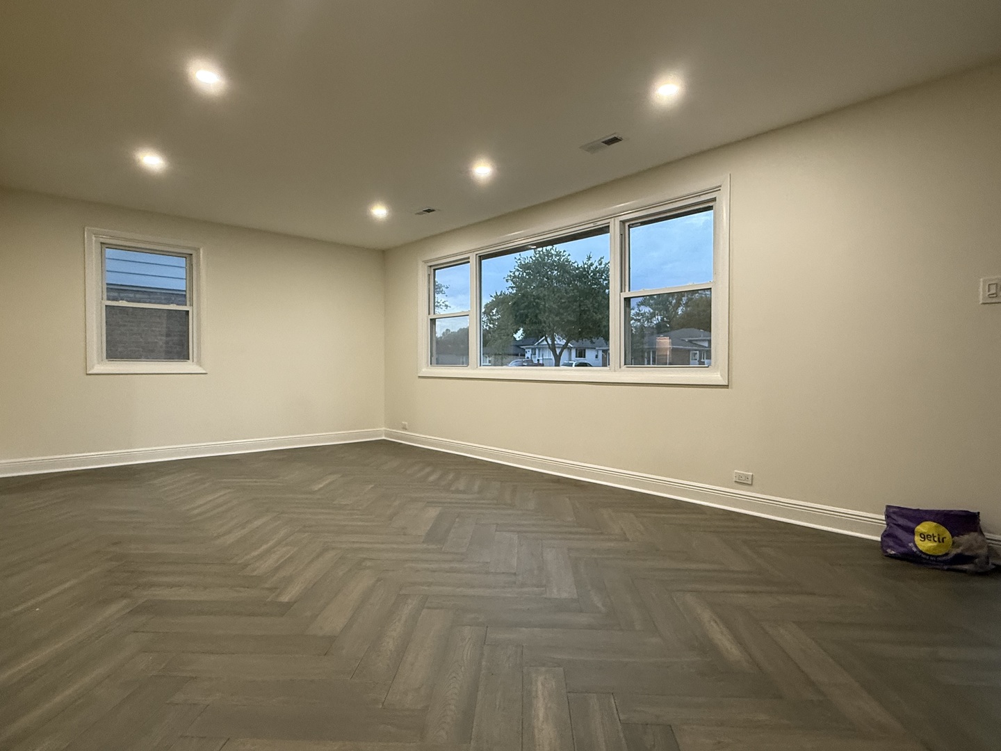 881 E Thacker Street