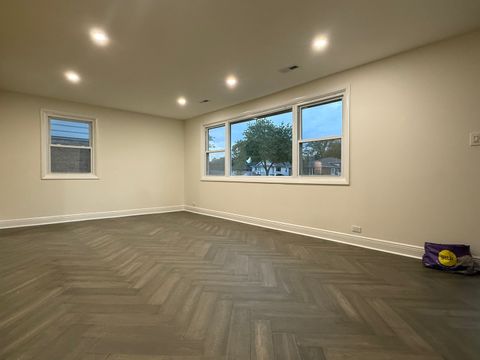 Tiny photo for 881 E Thacker Street, Des Plaines, IL 60016 (MLS # 12490987)