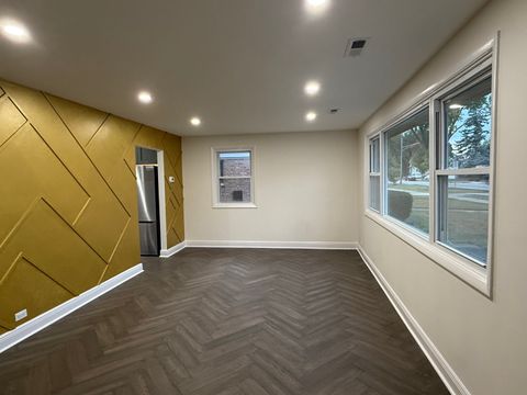 Tiny photo for 881 E Thacker Street, Des Plaines, IL 60016 (MLS # 12490987)