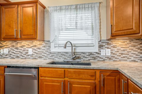 Tiny photo for 6524 International Drive, Bettendorf, IA 52722 (MLS # 12592426)