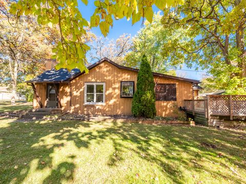 Photo of 27693 N Hickory Street, Island Lake, IL 60042 (MLS # 12496445) Photo of 27693 N Hickory Street, Island Lake, IL 60042 (MLS # 12496445)