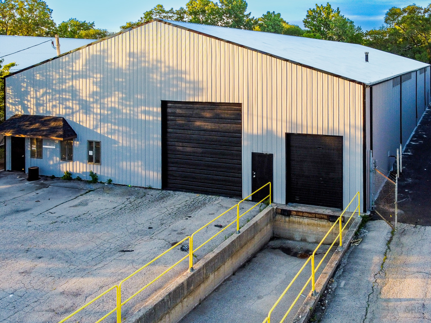 Photo 1 of 15 — 2946 Wireton Road, Blue Island, IL 60406