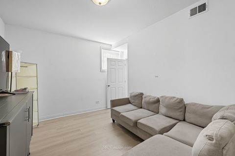 Tiny photo for 749 S CLAREMONT Avenue #1, Chicago, IL 60612 (MLS # 12469314)