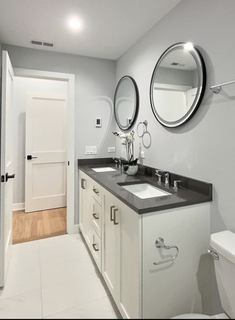 Tiny photo for 847 W Ainslie Street #1E, Chicago, IL 60640 (MLS # 12512985)