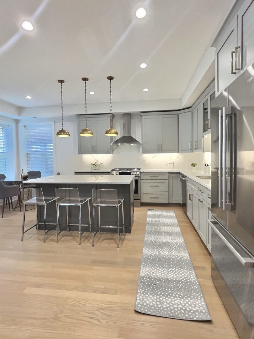 847 W Ainslie Street 1E