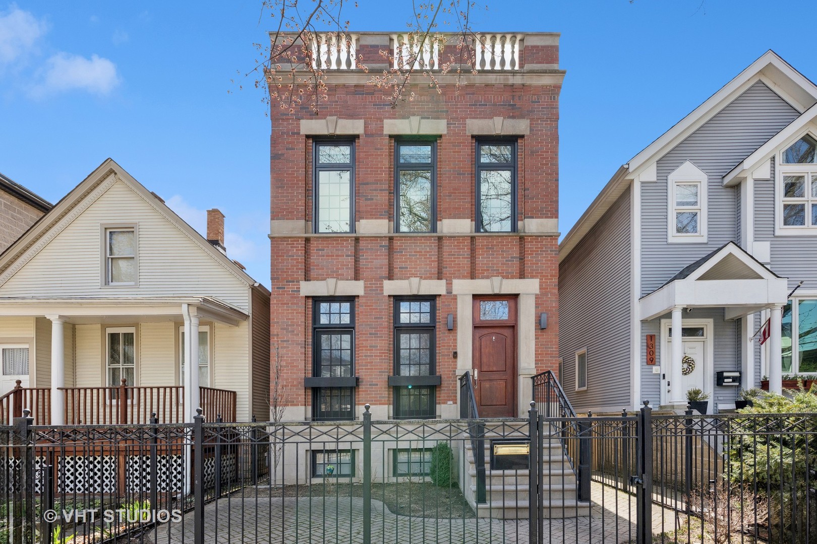 1307 W Wellington Avenue